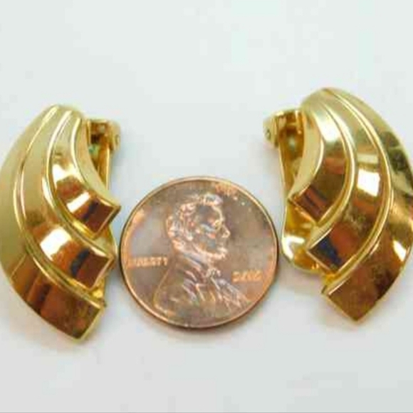 Christian Dior Polished Gold Tone Clip On Earrings - Picture 3 of 8